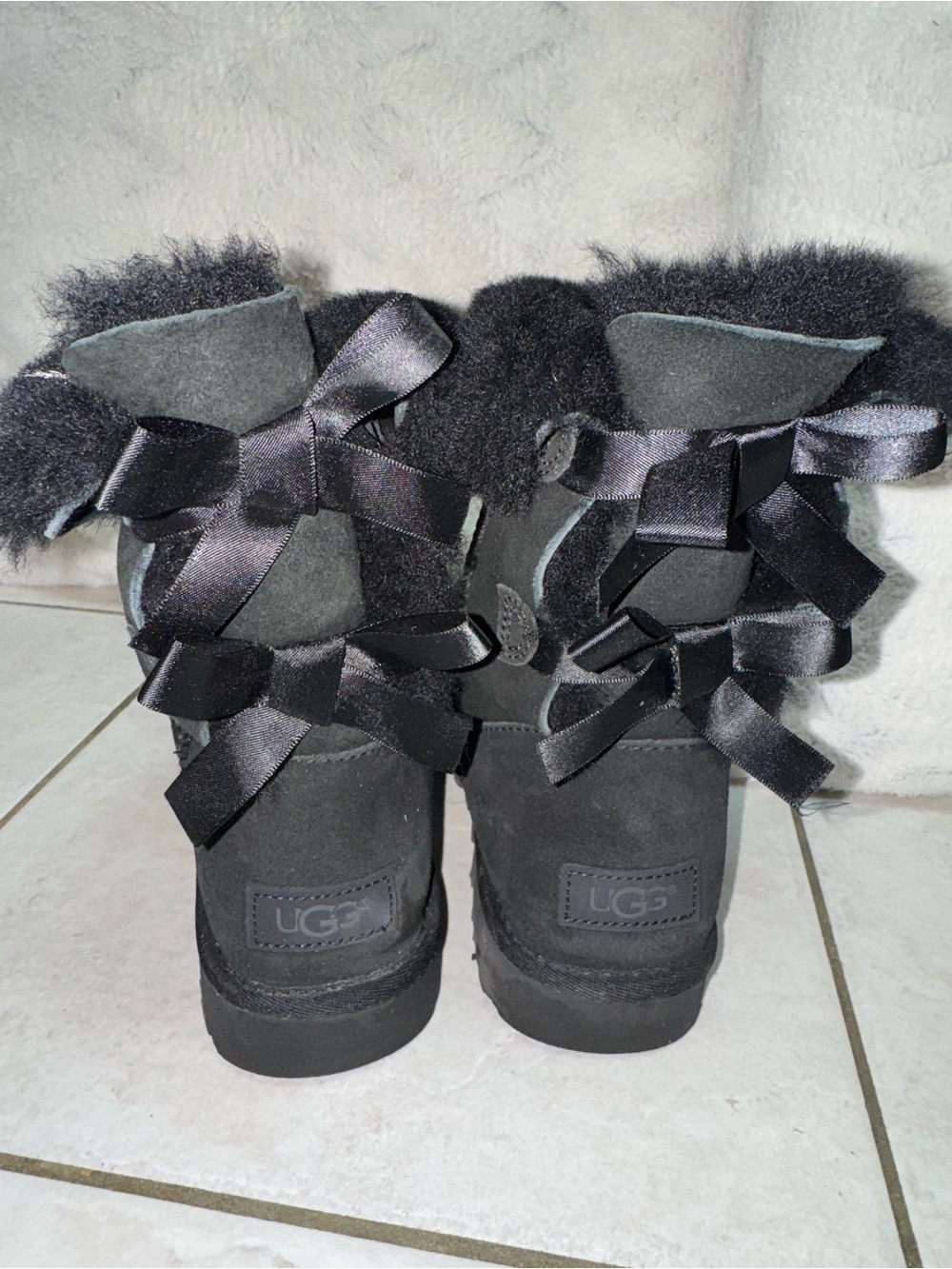 UGG Bailey Bow Black